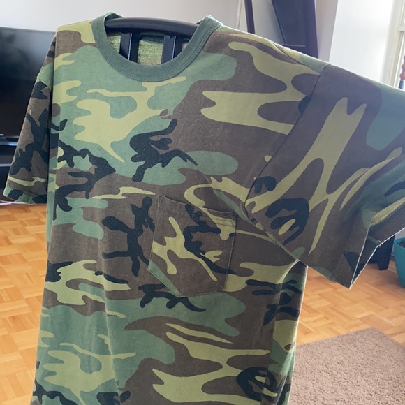 Green army style t shirt - Picture 3 of 3